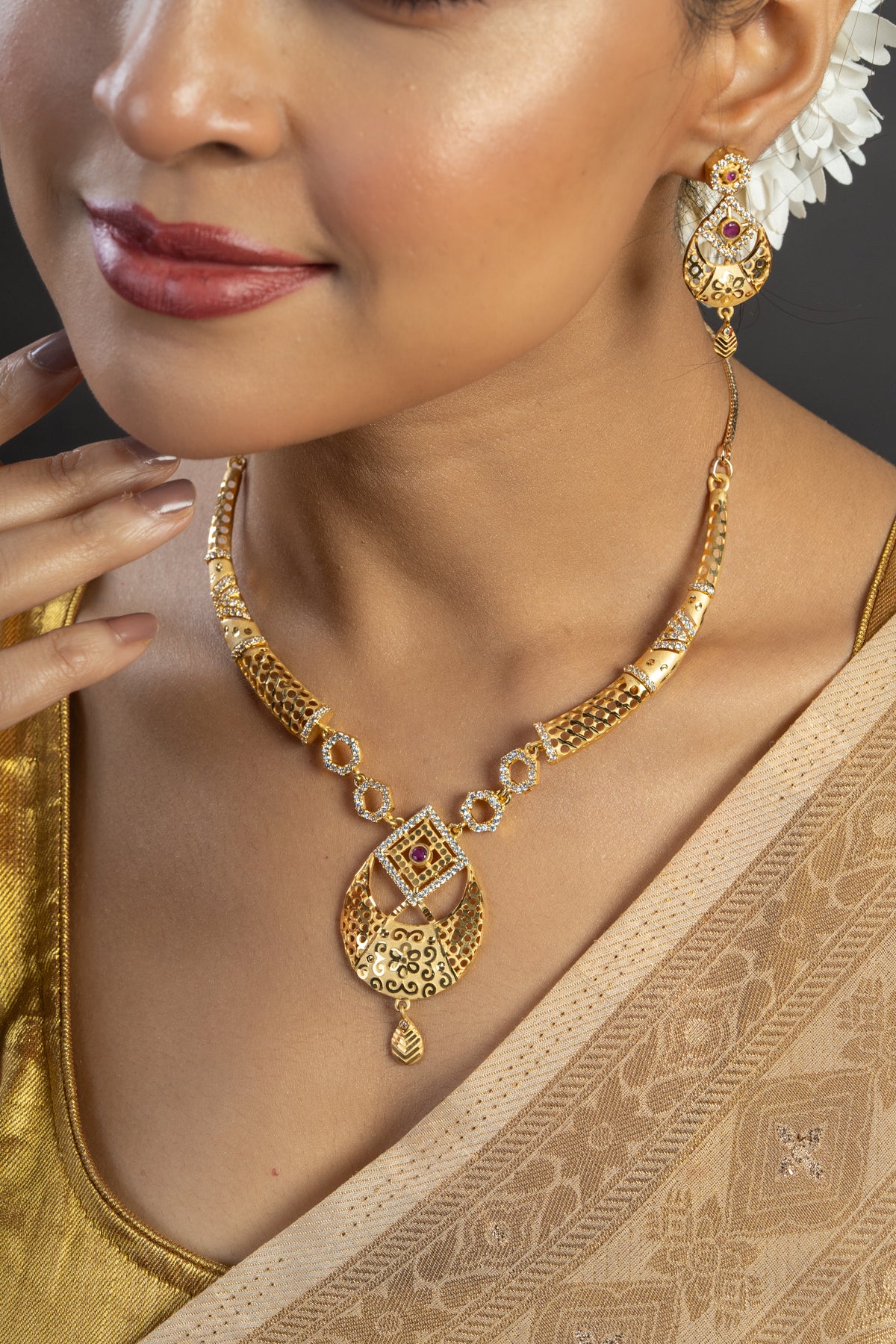 Gold-Tone Traditional Necklace & Earrings Set with Pink Stone