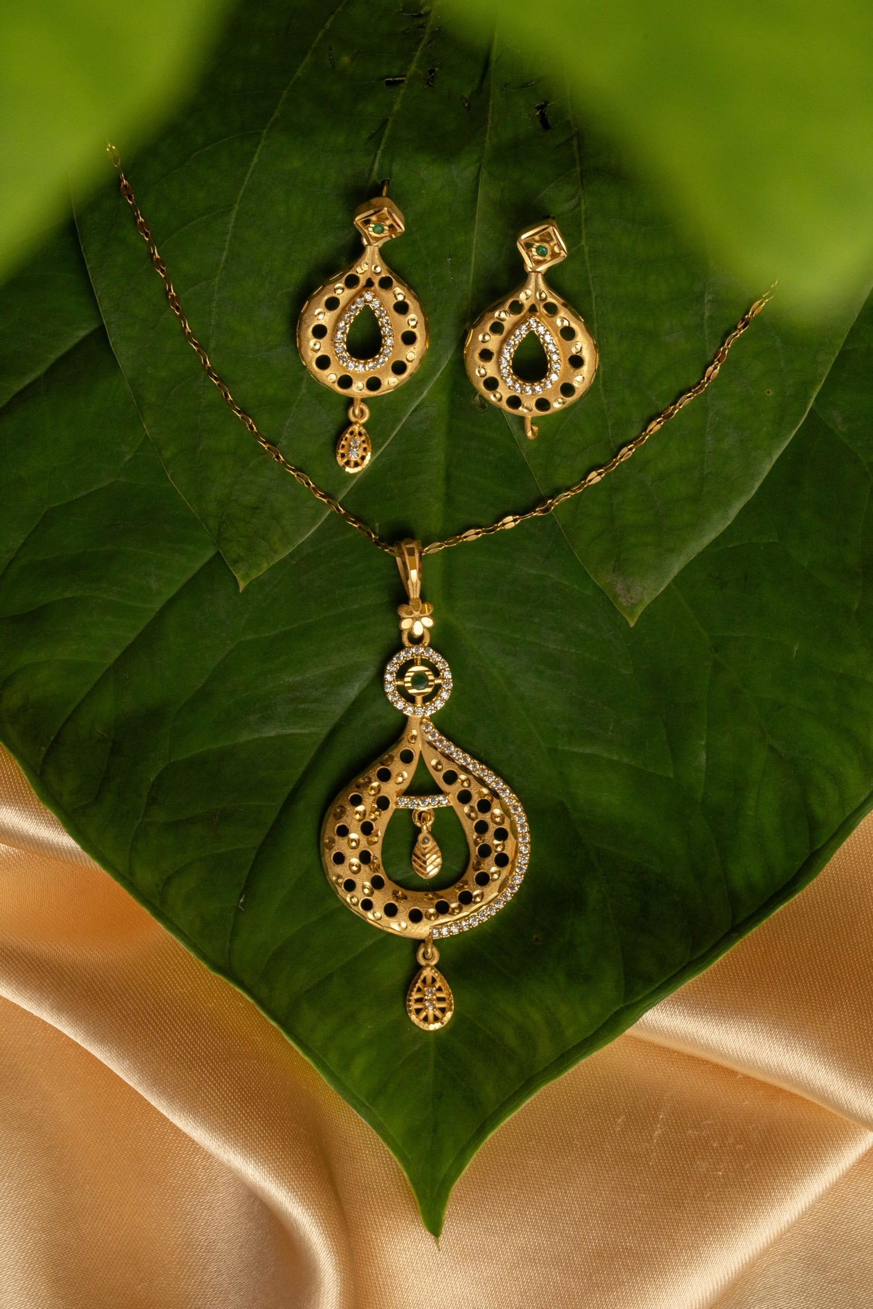 KAYRAH Gold Plated Traditional Necklace Set for Women with Matching Earrings with Matching Earrings