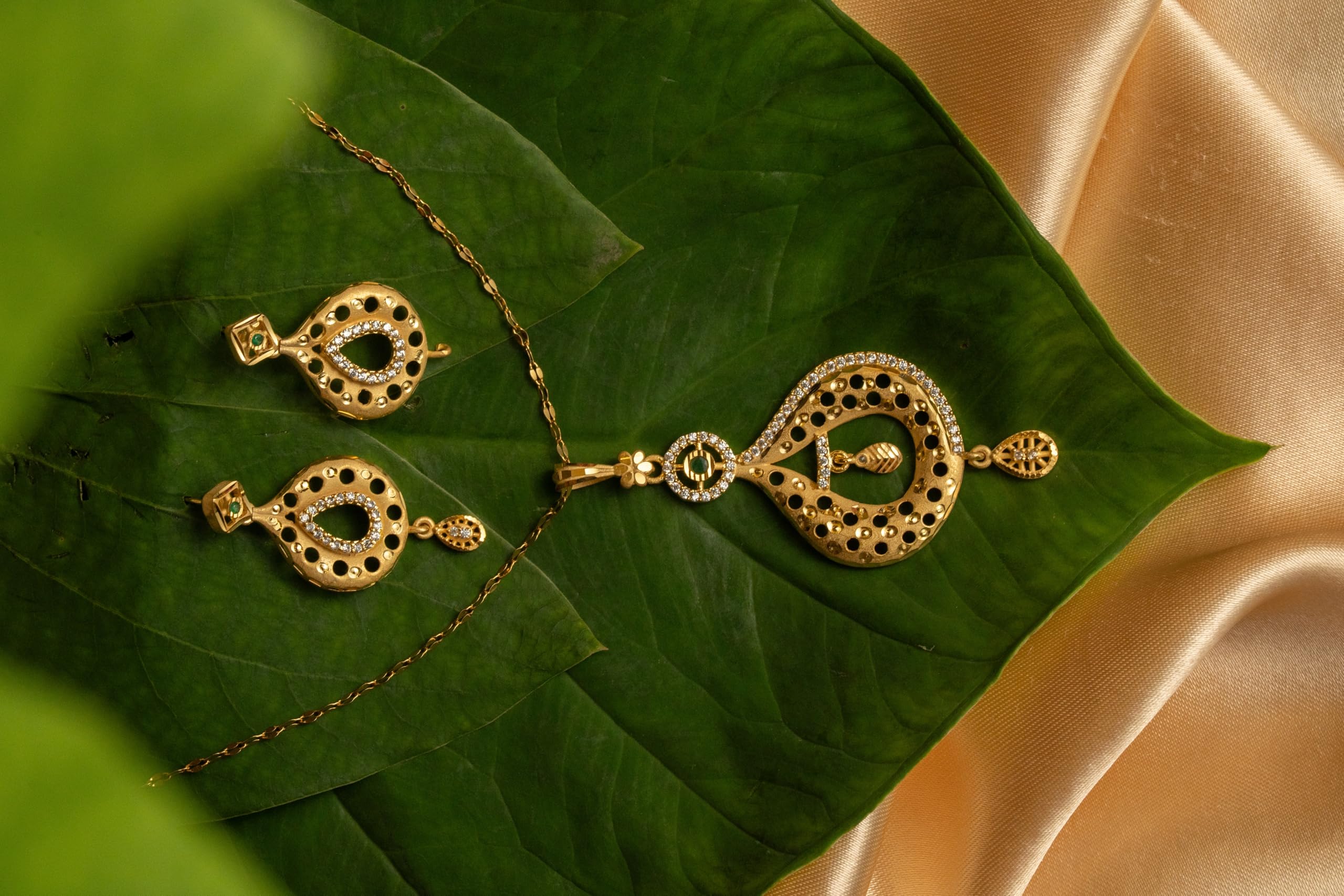 KAYRAH Gold Plated Traditional Necklace Set for Women with Matching Earrings with Matching Earrings